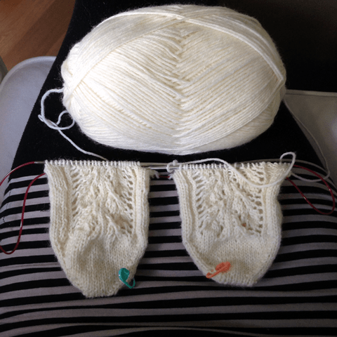 Kaksi sukkaa yhtäaikaisesti